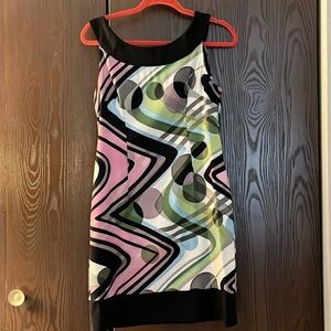 Connected sleeveless multi-colored dress. Size 8P